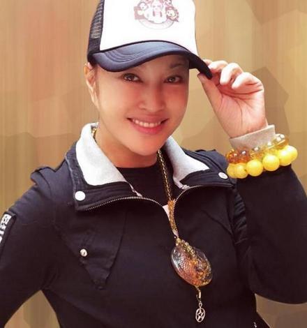 翡翠原石毛料是啥子样子的翡翠原石破血-第10张图片-翡翠网 翡翠原石毛料是啥子样子的翡翠原石破血-第10张图片-翡翠网