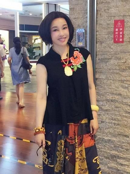 翡翠原石毛料是啥子样子的翡翠原石破血-第11张图片-翡翠网 翡翠原石毛料是啥子样子的翡翠原石破血-第11张图片-翡翠网