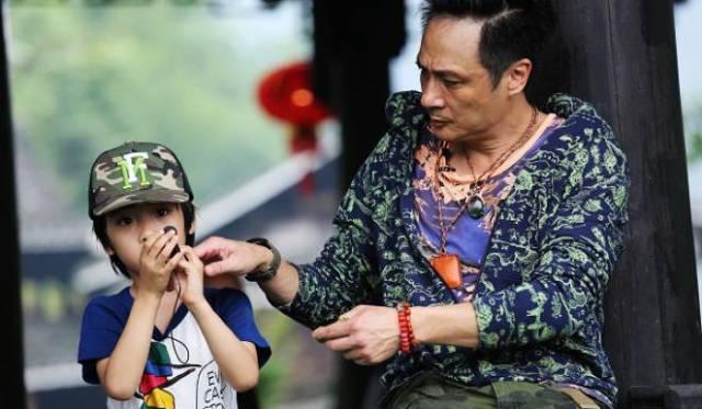 翡翠原石毛料是啥子样子的翡翠原石破血-第16张图片-翡翠网 翡翠原石毛料是啥子样子的翡翠原石破血-第16张图片-翡翠网