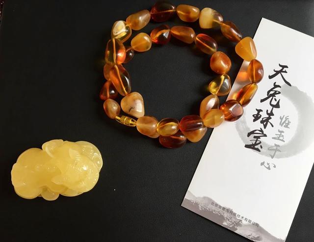 翡翠原石毛料是啥子样子的翡翠原石破血-第22张图片-翡翠网 翡翠原石毛料是啥子样子的翡翠原石破血-第22张图片-翡翠网