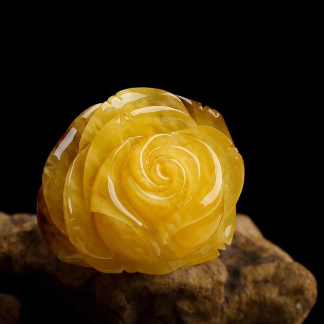 翡翠原石毛料是啥子样子的翡翠原石破血-第23张图片-翡翠网 翡翠原石毛料是啥子样子的翡翠原石破血-第23张图片-翡翠网