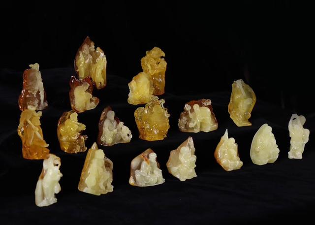 翡翠原石毛料是啥子样子的翡翠原石破血-第24张图片-翡翠网 翡翠原石毛料是啥子样子的翡翠原石破血-第24张图片-翡翠网