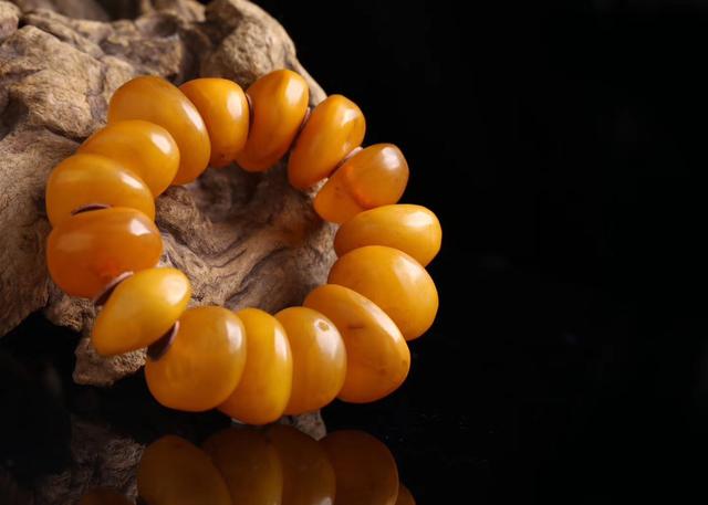 翡翠原石毛料是啥子样子的翡翠原石破血-第25张图片-翡翠网 翡翠原石毛料是啥子样子的翡翠原石破血-第25张图片-翡翠网