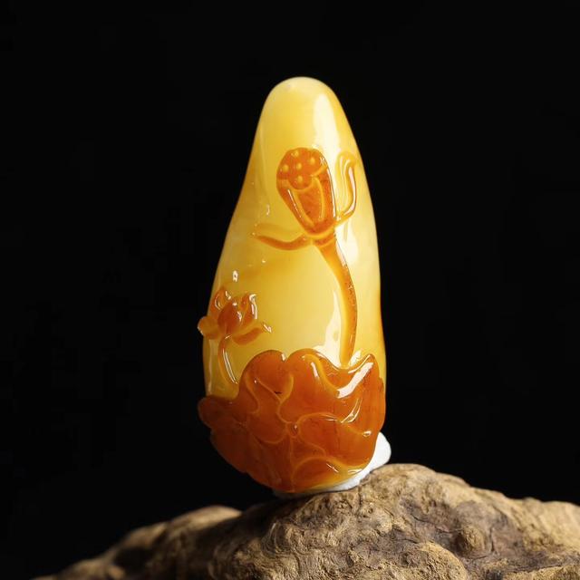 翡翠原石毛料是啥子样子的翡翠原石破血-第31张图片-翡翠网 翡翠原石毛料是啥子样子的翡翠原石破血-第31张图片-翡翠网