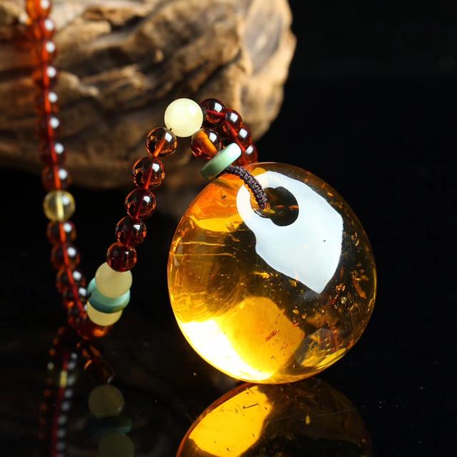 翡翠原石毛料是啥子样子的翡翠原石破血-第32张图片-翡翠网 翡翠原石毛料是啥子样子的翡翠原石破血-第32张图片-翡翠网