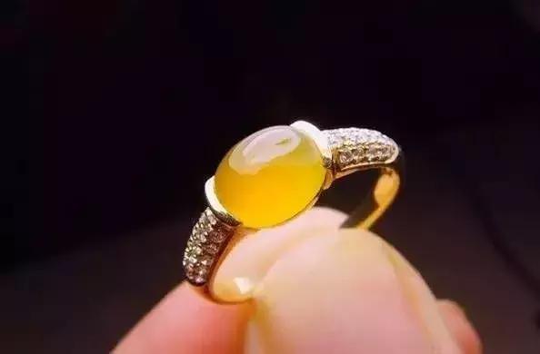 翡翠手镯上的黄金是什么,黄金和翡翠可以一起带-第3张图片-翡翠网 翡翠手镯上的黄金是什么,黄金和翡翠可以一起带-第3张图片-翡翠网