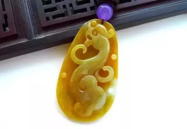 翡翠手镯上的黄金是什么,黄金和翡翠可以一起带-第5张图片-翡翠网 翡翠手镯上的黄金是什么,黄金和翡翠可以一起带-第5张图片-翡翠网