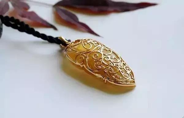 翡翠手镯上的黄金是什么,黄金和翡翠可以一起带-第8张图片-翡翠网 翡翠手镯上的黄金是什么,黄金和翡翠可以一起带-第8张图片-翡翠网