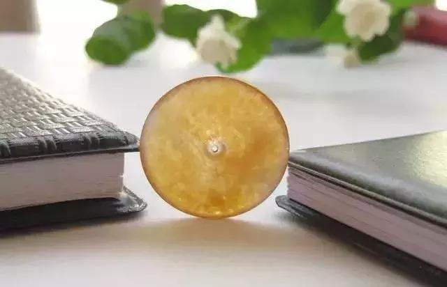 翡翠手镯上的黄金是什么,黄金和翡翠可以一起带-第9张图片-翡翠网 翡翠手镯上的黄金是什么,黄金和翡翠可以一起带-第9张图片-翡翠网