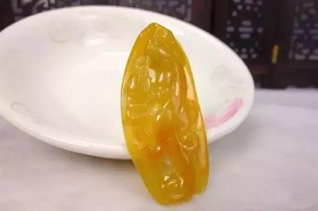 翡翠手镯上的黄金是什么,黄金和翡翠可以一起带-第10张图片-翡翠网 翡翠手镯上的黄金是什么,黄金和翡翠可以一起带-第10张图片-翡翠网