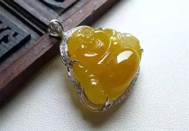 翡翠手镯上的黄金是什么,黄金和翡翠可以一起带-第11张图片-翡翠网 翡翠手镯上的黄金是什么,黄金和翡翠可以一起带-第11张图片-翡翠网