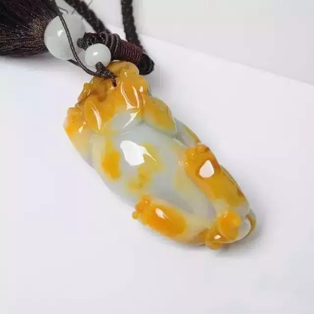 翡翠手镯上的黄金是什么,黄金和翡翠可以一起带-第12张图片-翡翠网 翡翠手镯上的黄金是什么,黄金和翡翠可以一起带-第12张图片-翡翠网