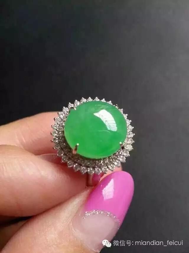 苹果绿翡翠价格行情翡翠的市场价-第1张图片-翡翠网 苹果绿翡翠价格行情翡翠的市场价-第1张图片-翡翠网