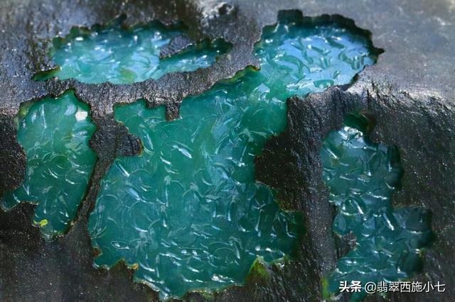 缅甸黑翡翠手镯图片翡翠手镯有裂纹怎么办-第1张图片-翡翠网 缅甸黑翡翠手镯图片翡翠手镯有裂纹怎么办-第1张图片-翡翠网