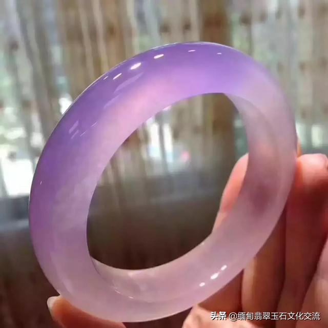 一刀切出600万翡翠原石什么样的原石翡翠能出料-第7张图片-翡翠网 一刀切出600万翡翠原石什么样的原石翡翠能出料-第7张图片-翡翠网