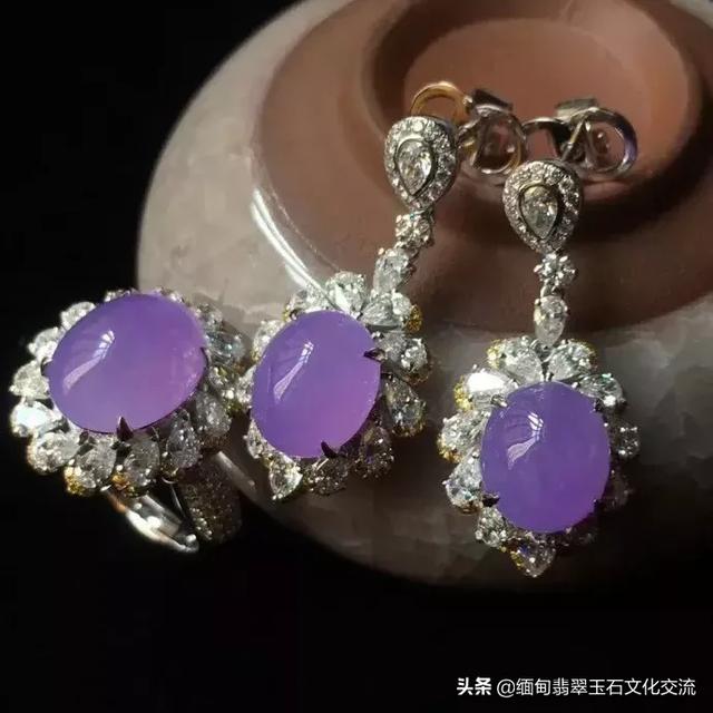 一刀切出600万翡翠原石什么样的原石翡翠能出料-第10张图片-翡翠网 一刀切出600万翡翠原石什么样的原石翡翠能出料-第10张图片-翡翠网