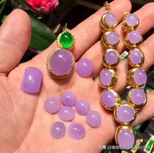 一刀切出600万翡翠原石什么样的原石翡翠能出料-第11张图片-翡翠网 一刀切出600万翡翠原石什么样的原石翡翠能出料-第11张图片-翡翠网