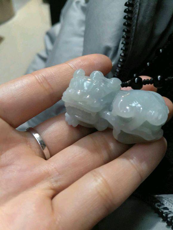 翡翠手镯的厚度应该在多少翡翠手镯细好看还是厚好看-第7张图片-翡翠网 翡翠手镯的厚度应该在多少翡翠手镯细好看还是厚好看-第7张图片-翡翠网