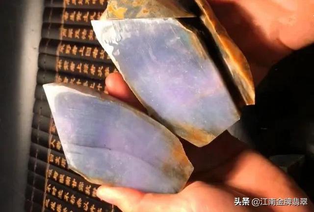 翡翠原石糯种切开图片,翡翠原石白色怎么切开-第3张图片-翡翠网 翡翠原石糯种切开图片,翡翠原石白色怎么切开-第3张图片-翡翠网