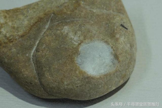 翡翠打磨抛光教学视频翡翠原石抛光方法-第1张图片-翡翠网 翡翠打磨抛光教学视频翡翠原石抛光方法-第1张图片-翡翠网