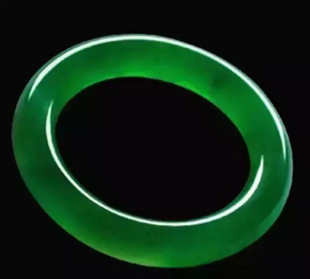 绿色玻璃种翡翠手镯价格,坑玻璃种翡翠-第1张图片-翡翠网 绿色玻璃种翡翠手镯价格,坑玻璃种翡翠-第1张图片-翡翠网