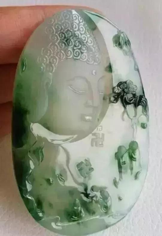 绿色玻璃种翡翠手镯价格,坑玻璃种翡翠-第11张图片-翡翠网 绿色玻璃种翡翠手镯价格,坑玻璃种翡翠-第11张图片-翡翠网