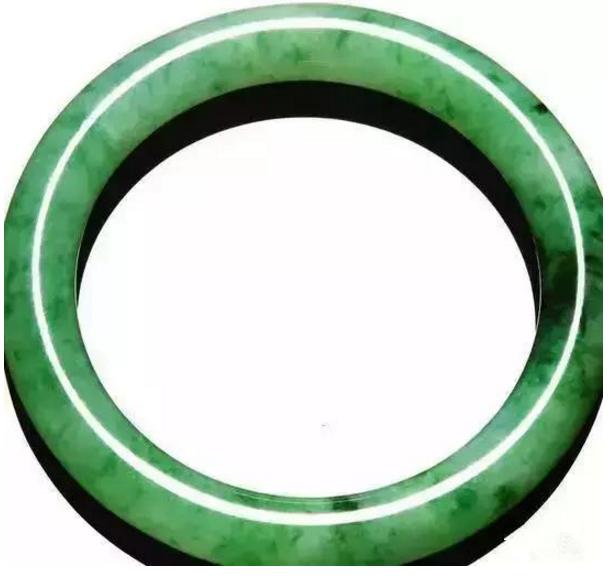 绿色玻璃种翡翠手镯价格,坑玻璃种翡翠-第16张图片-翡翠网 绿色玻璃种翡翠手镯价格,坑玻璃种翡翠-第16张图片-翡翠网