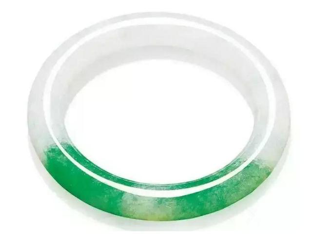 绿色玻璃种翡翠手镯价格,坑玻璃种翡翠-第21张图片-翡翠网 绿色玻璃种翡翠手镯价格,坑玻璃种翡翠-第21张图片-翡翠网