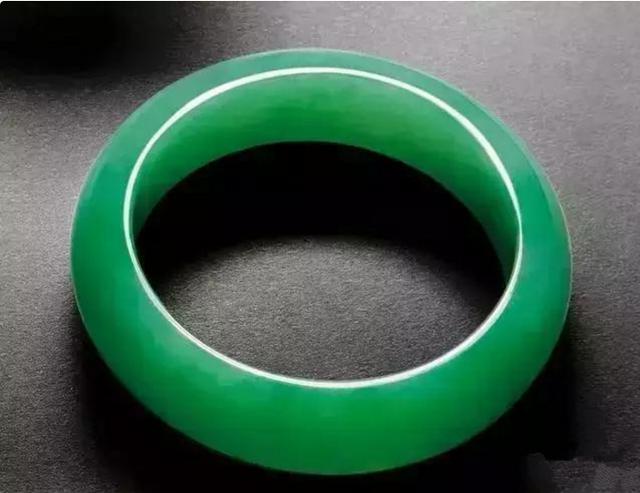 绿色玻璃种翡翠手镯价格,坑玻璃种翡翠-第27张图片-翡翠网 绿色玻璃种翡翠手镯价格,坑玻璃种翡翠-第27张图片-翡翠网