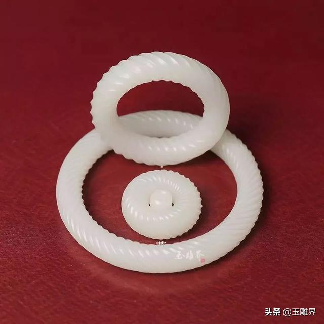 翡翠雕花手镯图片价格翡翠仿古雕花手镯-第4张图片-翡翠网 翡翠雕花手镯图片价格翡翠仿古雕花手镯-第4张图片-翡翠网