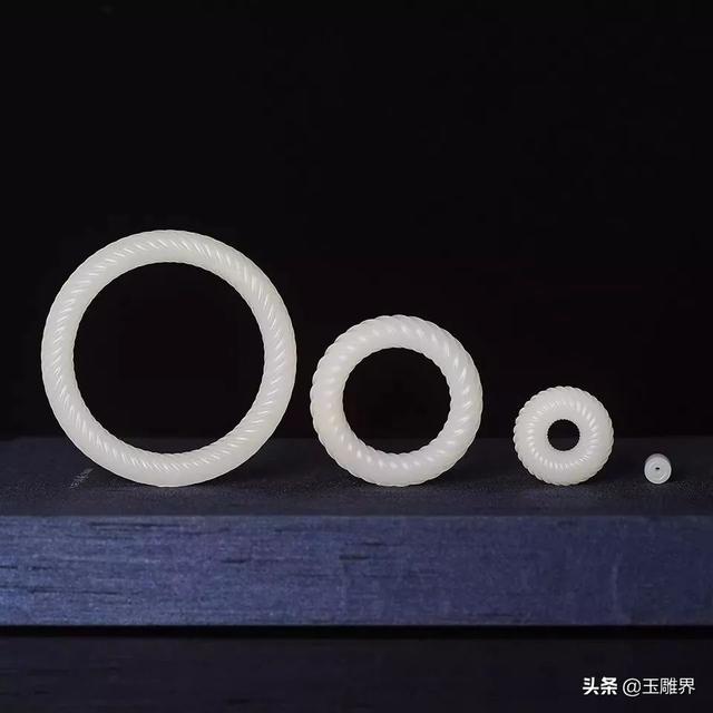 翡翠雕花手镯图片价格翡翠仿古雕花手镯-第5张图片-翡翠网 翡翠雕花手镯图片价格翡翠仿古雕花手镯-第5张图片-翡翠网