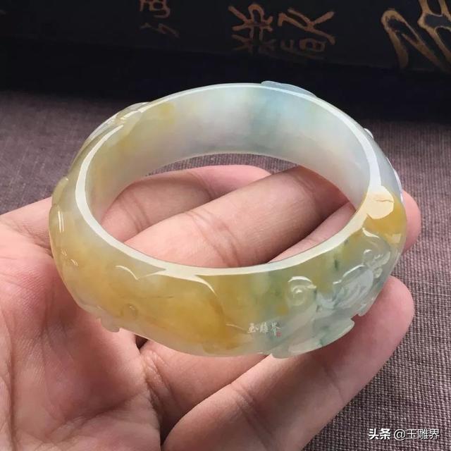 翡翠雕花手镯图片价格翡翠仿古雕花手镯-第9张图片-翡翠网 翡翠雕花手镯图片价格翡翠仿古雕花手镯-第9张图片-翡翠网