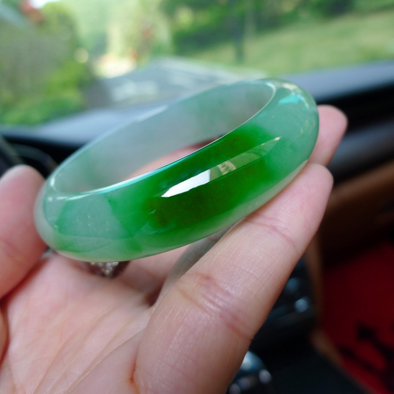 玉石正品翡翠手镯玉石手镯和翡翠手镯哪个好-第1张图片-翡翠网 玉石正品翡翠手镯玉石手镯和翡翠手镯哪个好-第1张图片-翡翠网