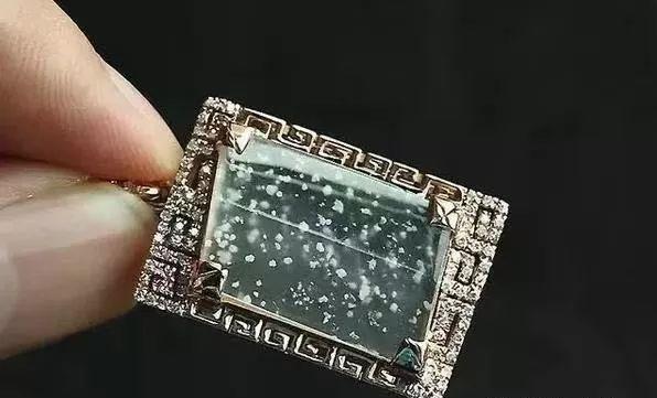 冰种老坑翡翠,飘雪翡翠价格-第8张图片-翡翠网 冰种老坑翡翠,飘雪翡翠价格-第8张图片-翡翠网