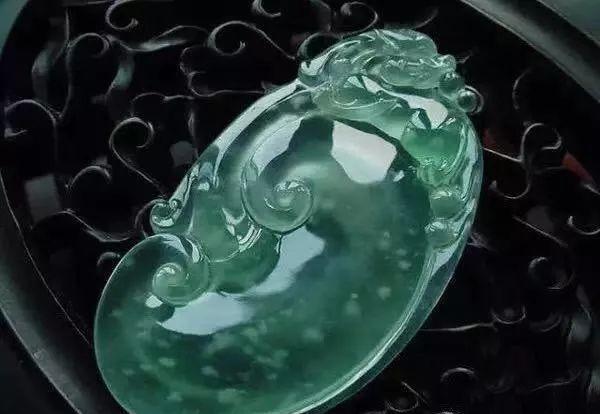 冰种老坑翡翠,飘雪翡翠价格-第11张图片-翡翠网 冰种老坑翡翠,飘雪翡翠价格-第11张图片-翡翠网