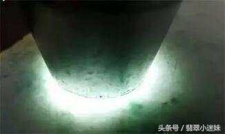 翡翠原石打灯里面是红色翡翠原石灯照颜色-第10张图片-翡翠网 翡翠原石打灯里面是红色翡翠原石灯照颜色-第10张图片-翡翠网