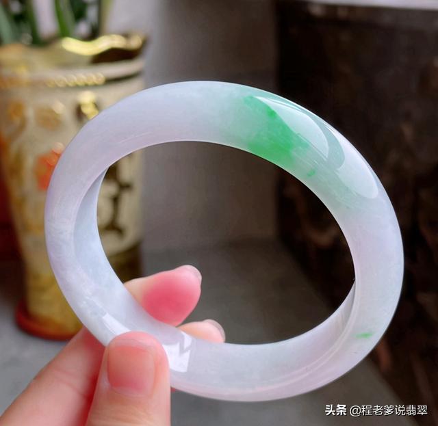 带黄翡翠手镯价格翡翠中带黄翡的价值-第2张图片-翡翠网 带黄翡翠手镯价格翡翠中带黄翡的价值-第2张图片-翡翠网