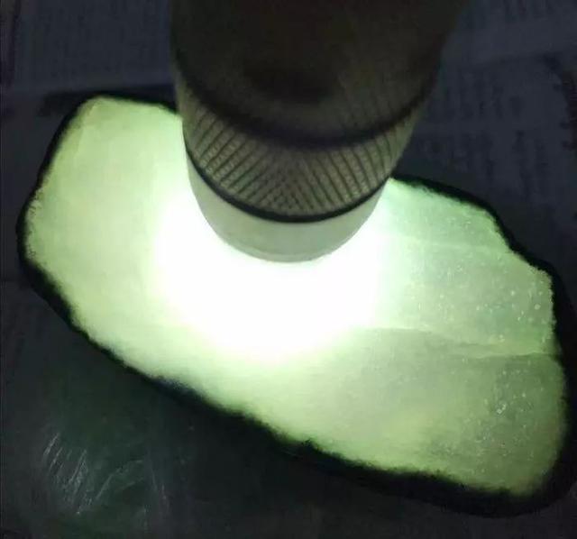 翡翠原石图片及价格,青蛙皮翡翠原石特点-第4张图片-翡翠网 翡翠原石图片及价格,青蛙皮翡翠原石特点-第4张图片-翡翠网