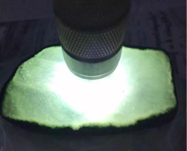 翡翠原石图片及价格,青蛙皮翡翠原石特点-第5张图片-翡翠网 翡翠原石图片及价格,青蛙皮翡翠原石特点-第5张图片-翡翠网