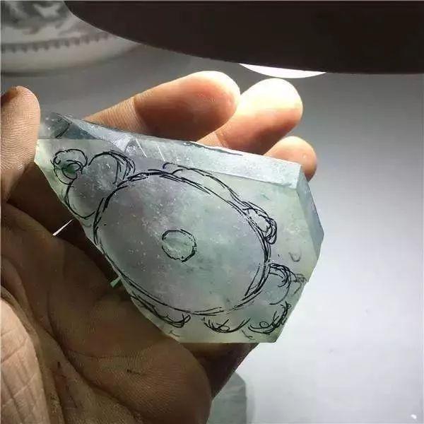 翡翠原石图片及价格,青蛙皮翡翠原石特点-第6张图片-翡翠网 翡翠原石图片及价格,青蛙皮翡翠原石特点-第6张图片-翡翠网