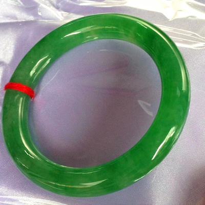 翡翠手镯系列价格表的简单介绍-第2张图片-翡翠网 翡翠手镯系列价格表的简单介绍-第2张图片-翡翠网