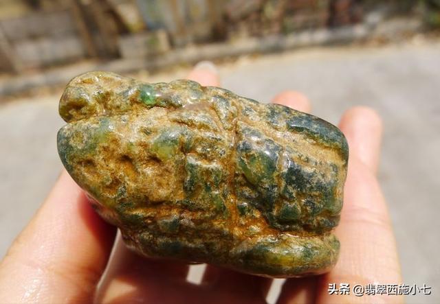 翡翠原石的特点南齐翡翠原石的特点-第4张图片-翡翠网 翡翠原石的特点南齐翡翠原石的特点-第4张图片-翡翠网