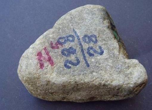 翡翠蒙包上的字母,翡翠原石上的字母-第1张图片-翡翠网 翡翠蒙包上的字母,翡翠原石上的字母-第1张图片-翡翠网