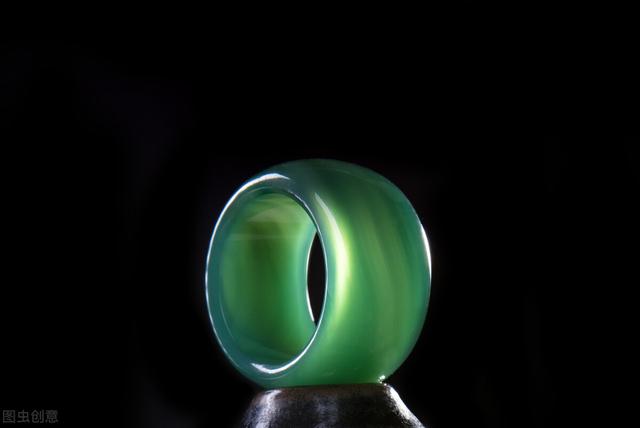 铁龙生飘花翡翠手镯图片价格铁龙生翡翠手镯-第2张图片-翡翠网 铁龙生飘花翡翠手镯图片价格铁龙生翡翠手镯-第2张图片-翡翠网