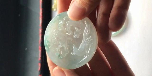 翡翠手镯可以做原石吗网上翡翠原石做镯子能买吗-第11张图片-翡翠网 翡翠手镯可以做原石吗网上翡翠原石做镯子能买吗-第11张图片-翡翠网