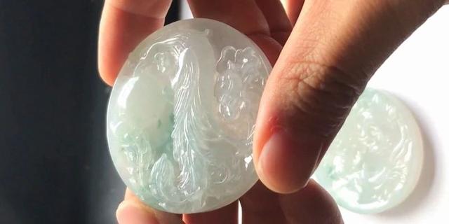 翡翠手镯可以做原石吗网上翡翠原石做镯子能买吗-第12张图片-翡翠网 翡翠手镯可以做原石吗网上翡翠原石做镯子能买吗-第12张图片-翡翠网