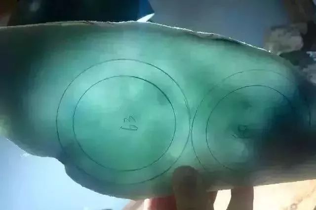 大家说一说你和翡翠手镯的故事吧清代翡翠手镯-第2张图片-翡翠网 大家说一说你和翡翠手镯的故事吧清代翡翠手镯-第2张图片-翡翠网