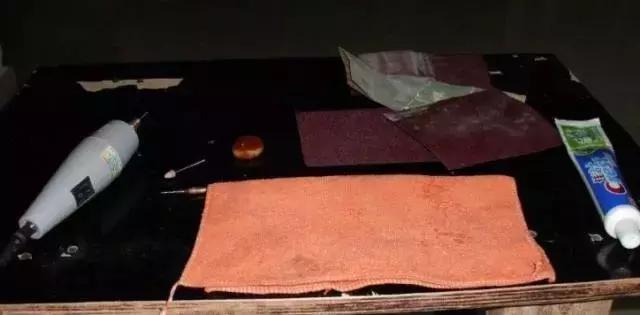 自己怎么手工打磨原石手工打磨翡翠原石-第4张图片-翡翠网 自己怎么手工打磨原石手工打磨翡翠原石-第4张图片-翡翠网