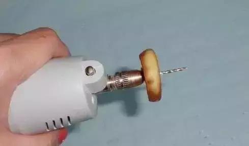 自己怎么手工打磨原石手工打磨翡翠原石-第6张图片-翡翠网 自己怎么手工打磨原石手工打磨翡翠原石-第6张图片-翡翠网