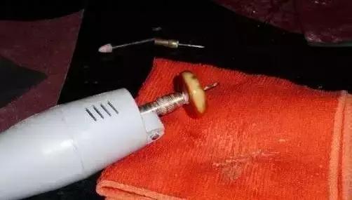 自己怎么手工打磨原石手工打磨翡翠原石-第7张图片-翡翠网 自己怎么手工打磨原石手工打磨翡翠原石-第7张图片-翡翠网